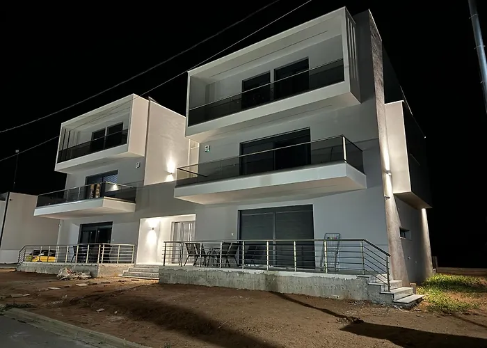 Elinor Apartments