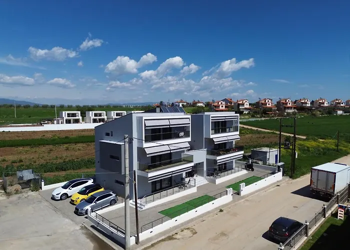Elinor Apartments