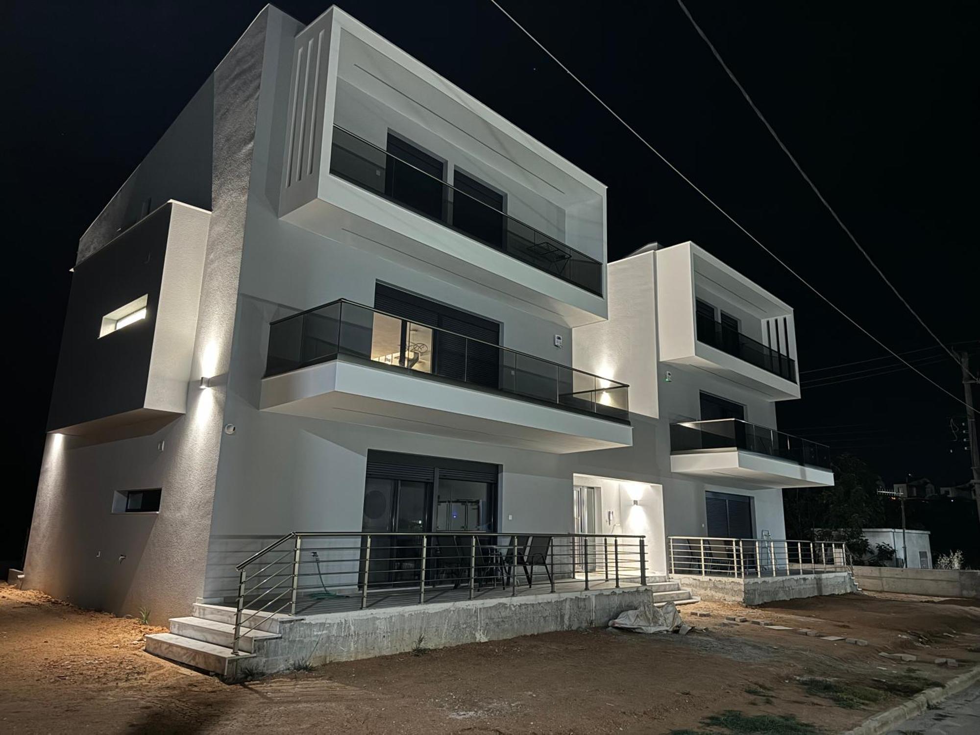 Elinor Apartment Flogita